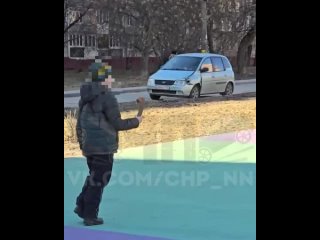 😁Так, а кто дал детям фаллос на Прыгунова?  Хорошо, что мальцы еще не знают о его прямом назначении и играют в... (видео)