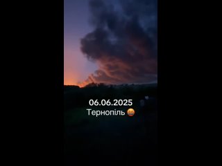 🚀💥 МОЩНЫЕ УДАРЫ ПО ТЕРНОПОЛЮ    Кадры ночного прилёта по промзоне в Тернополе с последующей детонацией    ▪В... (видео)