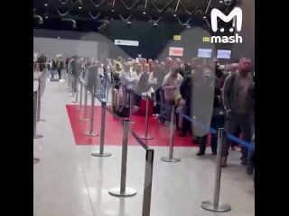 В российских аэропортах всё поломалось — массовый коллапс охватил основные аэропорты страны из-за атак беспилотников.... (видео)