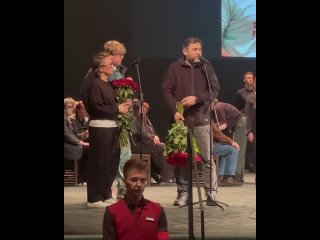 🥀 В эти минуты в Российском академическом молодёжном театре [https://vk.com/m24?w=wall-35068738_4508276|прощаются с... (видео)