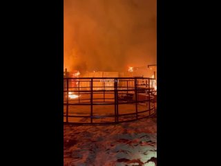 🔥Сильнейший пожар произошел минувшей ночью в СНТ «Луч» в Сормовском районе — горела строительная база.  Огонь полыхал... (видео)