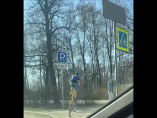 💁♂ Необычный велосипедист замечен в Приморском районе (видео)