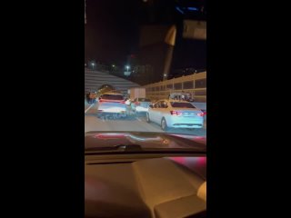 2 ряда в одну сторону, ну как вы там находите друг друга? Ну неужели это стоит того  чтобы обогнать кого-то на минутку? - Николь Олонцева