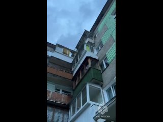 Кот запер двух жительниц Биробиджана на балконе  Бусик прыгнул на ручку  закрыл замок. Невольницы докричались до... (видео)