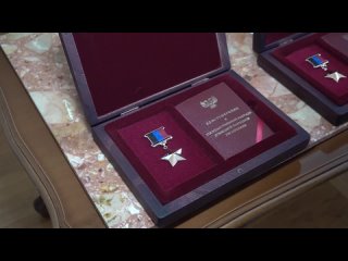 ⭐🇷🇺  Глава ДНР передал высшие награды Республики близким погибших героев    Денис Пушилин передал высшие награды... (видео)
