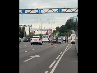 Возле аэропорта в Сочи сбили скутериста  Авария произошла несколько минут назад на улице Мира в селе Молдовка... (видео)