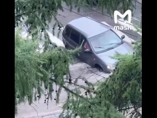 Погодный апокалипсис настиг не только Москву, но и Новосибирск — город ушел под воду.  Столицу Сибири топит со... (видео)