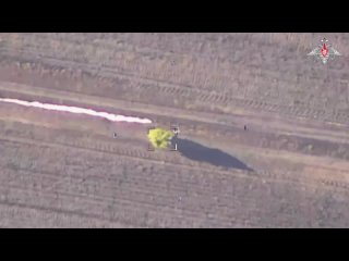 🌳 Что-то здесь не так    Во время воздушной разведки в Сумской области наши операторы БпЛА заметили солдата ВСУ,... (видео)