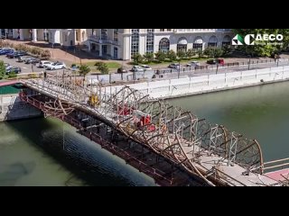 Таймлапс строительства моста Волшебный Лист над рекой Сочи  Четыре года и полмиллиарда рублей. В итоге над рекой Сочи... (видео)