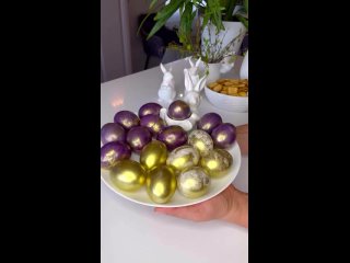 Сколько раз красила яйца каркаде и ни разу такого цвета не получались. Они почти черные ,а если сразу помыть, то... - Татьяна Перова