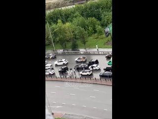 Отдыхать веселиться надо чтобы другим не доставлять неудобства перекрывая магистральную улицу. Да и вообще такие... - Иван Иванов