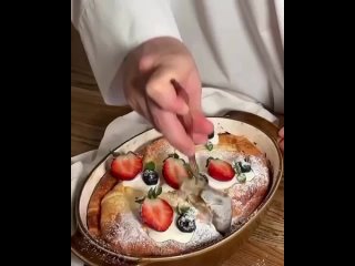 ТВОРОЖНАЯ ЗАПЕКАНКА 🥧 Нет ничего лучше этой классики с лимонной цедрой🥛🍋  Ингредиенты: 500 г творога 3 яйца 2 ст.л.... (видео)
