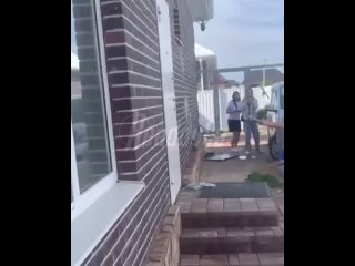 В Краснодарском крае бывший муж чуть не заколол соседа пикой и избил экс-жену с ребенком    В поселке Российский... (видео)