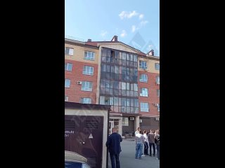 Пару часов назад в ЖК «Волжская Гавань» мужчина убил свою жену в день рождения маленького сына   По словам очевидцев, в... (видео)