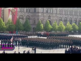Курсанты военной академии на Красной площади исполнили песню «Группа крови»    Помимо... (видео)