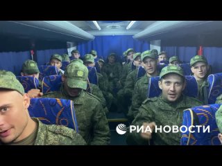 Самолет с вернувшимися из плена российскими военнослужащими прибыл в подмосковный аэропорт.  РИА Новости теперь в МАХ!... (видео)