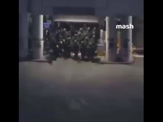 Массовые протесты третий день продолжаются в Лос-Анджелесе. Люди против депортации нелегальных мигрантов.   Началось... (видео)