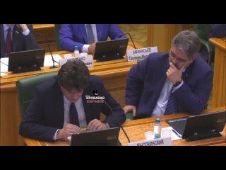 Сенатор от Свердловской области призвал «бить тяжелой палкой» за «фейки», чтобы проучить молодёжь, которая их читает и... (видео)