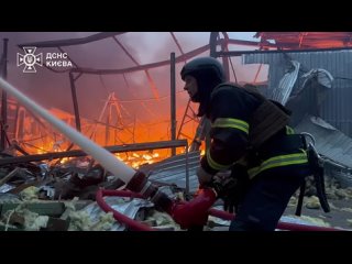 🚀💥 МАССИРОВАННЫЙ УДАР ПО ЦЕЛЯМ В КИЕВЕ  В городе мощнейшие пожары  ▪️Массированным ударом по Киеву поражены... (видео)
