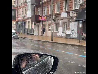Машина провалилась под асфальт в центре Ростова    Авто ушло под текстуры на Газетном, сообщают очевидцы. Теперь жители... (видео)