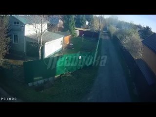 Из горящей воинской части под Киржачом разлетаются осколки снарядов    Артиллерийские снаряды, детонирующие в горящей... (видео)