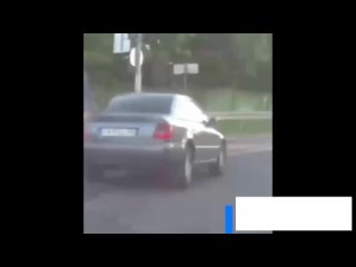 Злостный нарушитель убил машину, удирая от полиции  Мгновенной кармой завершилась гонка по Стрельне для 46-летнего... (видео)