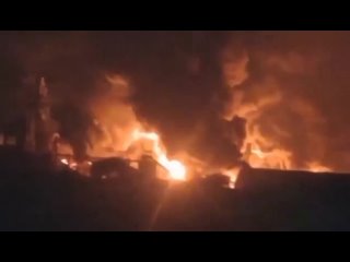 США и Израиль нанесли серию ударов по порту и городу Ходейда на западе Йемена после ракетного обстрела хуситами... (видео)