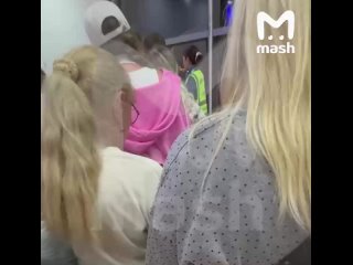 Около 200 человек застряли в аэропорту Пхукета и девятый час не могут улететь в Москву рейсом Azur Air.  Рейс ZF 2902... (видео)