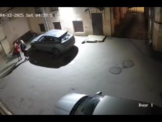 🤦♂ Две девушки на Васильевском острове решили устроить фотосессию, забравшись на чужой припаркованный мотоцикл.   ... (видео)