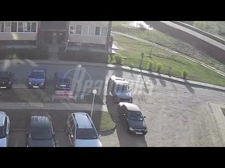 Из горящей воинской части под Киржачом разлетаются осколки снарядов    Артиллерийские снаряды, детонирующие в горящей... (видео)