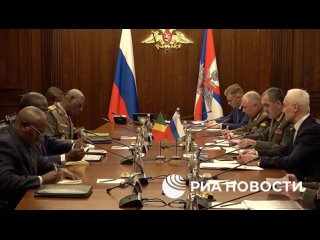 Белоусов провел переговоры с главой минобороны Республики Конго.    Глава российского военного ведомства подчеркнул,... (видео)