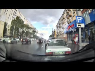 В центре Кургана на прохожего упали доски со строительных лесов    Сегодня в 18:25 с лесов у гостиницы «Москва»... (видео)