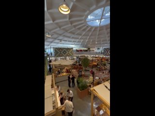 Это всё понятно, красиво. Но раньше это был рынок, куда приходили пенсионеры и другие малообеспеченные люди закупится... - Роман Галеев