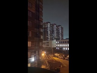 Житель Парнаса перед Пасхой избавился от хлама и забросал двор своими вещами. За длительной «бомбардировкой» во дворе... (видео)