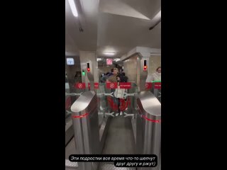 Ксения Бородина вместе с подругой Еленой Бушиной свели своих детей на экскурсию в метро   Коллеги по проекту Дома-2... (видео)