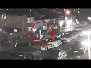 В Новосибирске на улице Николая Островского неизвестный водитель сбил 21-летнюю девушку и скрылся с места аварии  –... (видео)