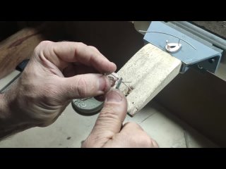 Сережки с деревянными украшениями в оправе и как они создаются вручную