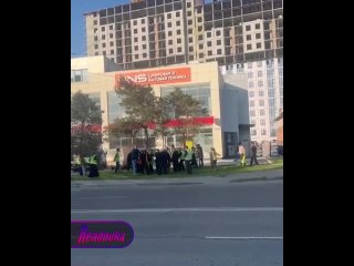 Азовское побоище — в Ростовской области случилась массовая драка дворников    Жители города Азов напротив сквера с... (видео)