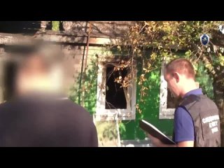 В станице Верхнекундрюченской 53-летний мужчина попытался убить своб сожительницу. Он облил бензином дом и заблокировал... (видео)
