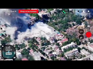 Российские военные нанесли авиаудар по штабу ВСУ в подконтрольном Киеву Херсоне.    Как сообщил губернатор Сальдо, в... (видео)