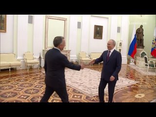 Уиткофф вроде не первый раз в Москве. Может еще и решится на переезд, у нас точно лучше, чем в Вашингтоне. Чище,... - Вероника Демина