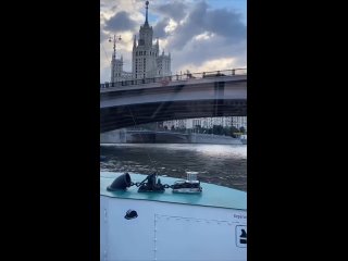 🛥️ В Москве сезон летней речной навигации начнется с 24 апреля.   Туристы и жители столицы смогут отправляться в... (видео)