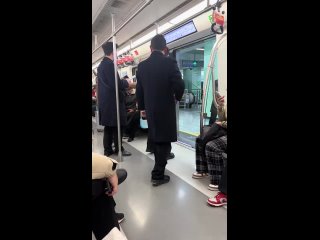 У них есть всего одна минута, чтобы устранить неисправность этой двери! Если дверь на станции выходит из строя или... (видео)