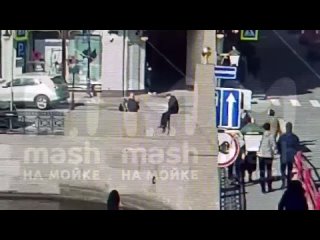 Сверхразум открыл купальный сезон прыжком в реку с набережной: спасателям пришлось доставать «ихтиандра» из Мойки у... (видео)