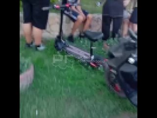 В Тацинской мужчина жестоко избил девочку. Он заставил её стоять на коленях, обвинив в травле своей дочери.   Свидетели... (видео)