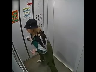 ⛔"Это не моя дочь!": Шокирующий танец подростка в людном месте разделил сеть на два лагеря  Вирусный ролик вызвал бурю... (видео)