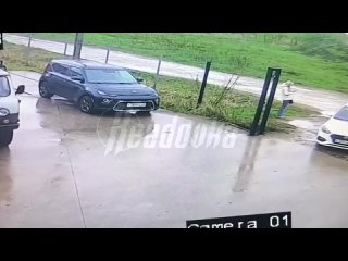В Твери таксист высадил и ударил пассажирку из-за того, что ему не понравилась стоимость поездки  В Твери таксист... (видео)