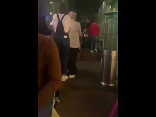 В одном из ресторанов Краснодара группа людей исполняла песню "Матушка земля". На это с соседнего столика, где... (видео)
