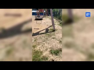 В Екатеринбурге ликвидируют опасный котлован, повредивший двор жилого дома.  На улице Раевского, 4 в ходе строительных... (видео)