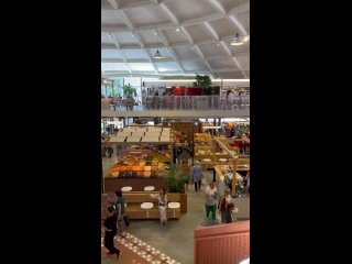 Это всё понятно, красиво. Но раньше это был рынок, куда приходили пенсионеры и другие малообеспеченные люди закупится... - Роман Галеев